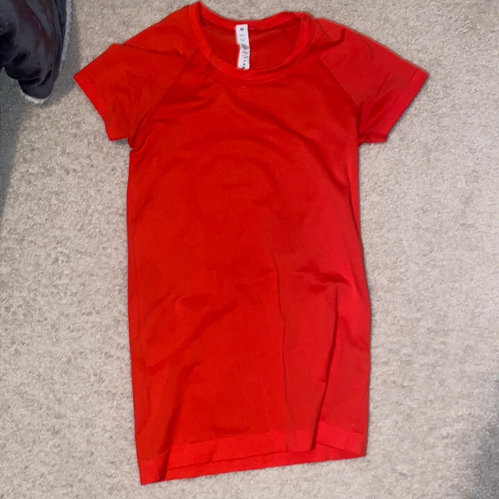 NWOT Red Lululemon Swiftly tech 2.0